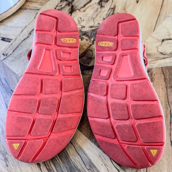 KEEN Uneek Slice Fade Two Cord Adjustable Fit Sandals, Summer Fig/Crabapple, 9 - Picture 7 of 9